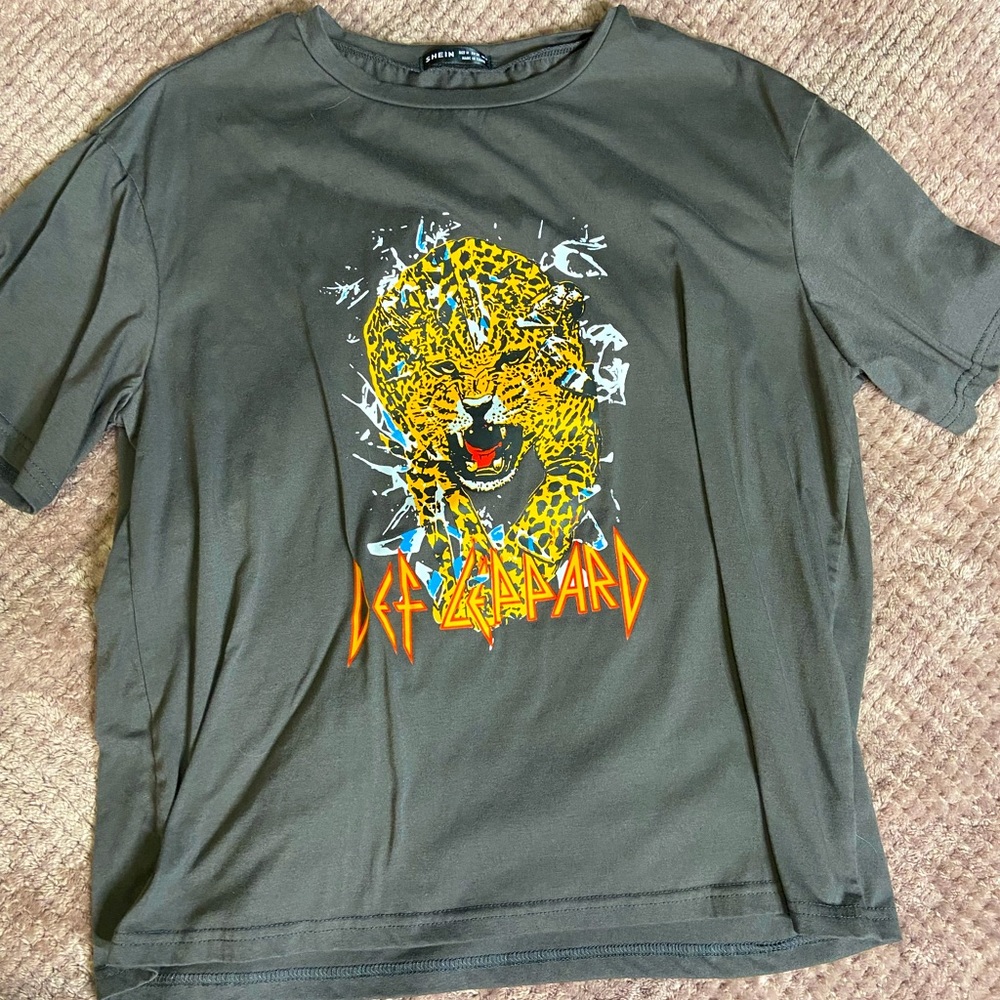 SHEIN def leopard tee
